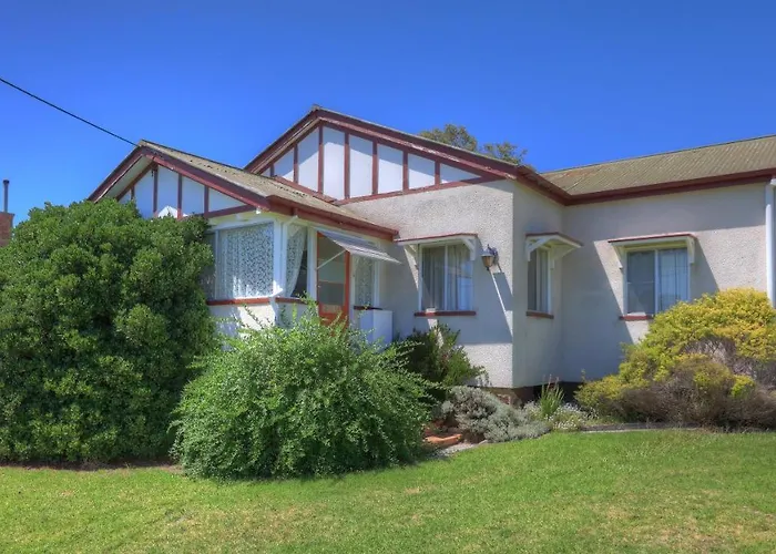 The Vines Motel & Cottages