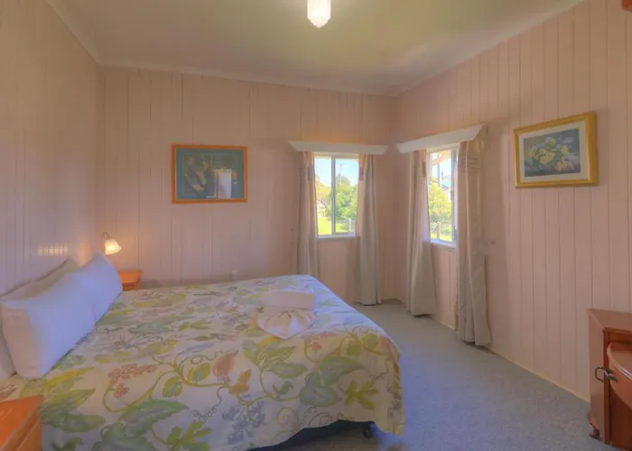 The Vines Motel & Cottages