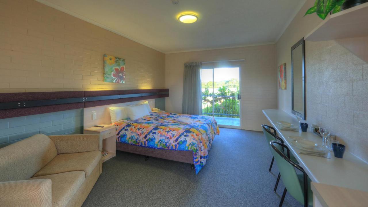 The Vines & Stanthorpe