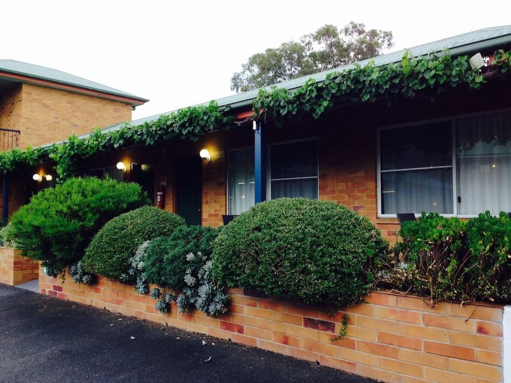 The Vines & Stanthorpe